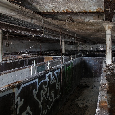 jedes Becken fasst ca. 450hl Flüssigkeit : Abandoned, Brauerei, Bärenquell, Industrie