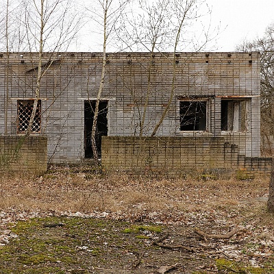 ein neueres Gebäude unbekannter Nutzung : GSSD, Kaserne, Lost Place