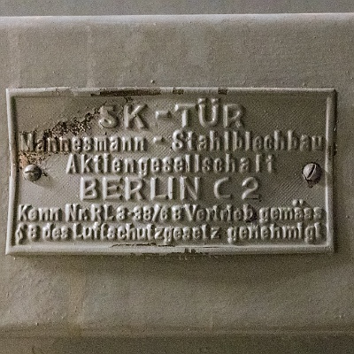 Typenschild derLuftschutztür