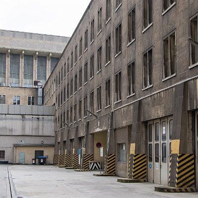 Hier ist das 3. Untergeschoss, das Strassenniveau befindet sich rund 10m höher : Flughafen, Tempelhof
