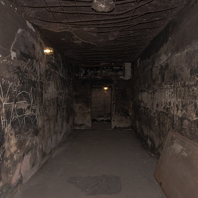 in diesem Bereich lagerten bis zum Kriegsende viele tausend Negative aus höchst brennbarem Material : Flughafen, Tempelhof