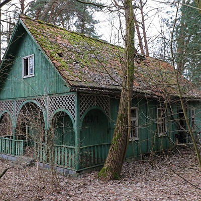 Datscha im Park der Villa : Burlakow-Villa, GSSD, Kaserne, Schießschule