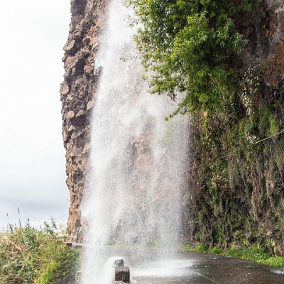 Wasserfall an der alten Küstenstrasse : Madeira