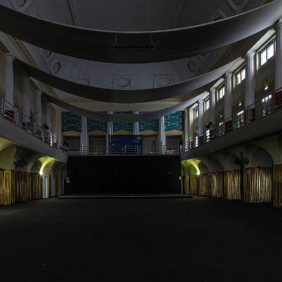 die ehemalige Männerschwimmhalle - jetzt ein Eventraum : Stadtbad Leipzig