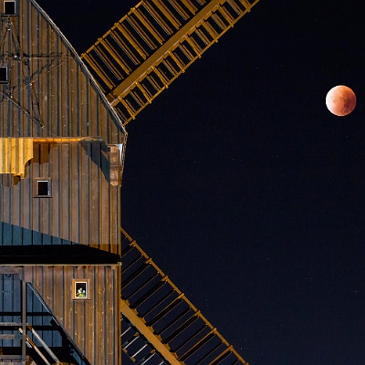 Blutmond hinter der Marzahner Bockwindmühle : Mond, Nacht
