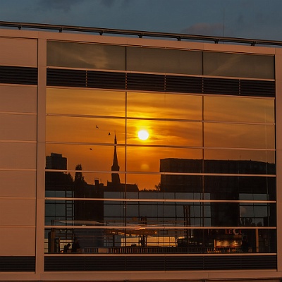 Spiegelung am neuen Bahnhof Ostkreuz : Sonnenuntergang, Ostkreuz, Spiegelung