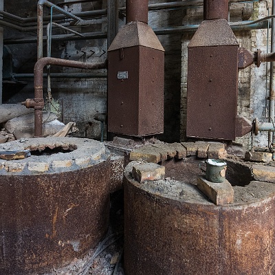 Öfen, in dem das Granulat erhitzt wurde : Beschläge, Fabrik, Lost Place